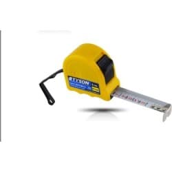 Sarı Profesyonel Şerit Metre 5x19 mm - Sarı renkli profesyonel şerit metre, 5 metre uzunluk ve 19 mm genişliğinde. En çok satılan boy, profesyonel günlük kullanım; genel ev tadilatı, küçük şantiye işleri, standart ölçüm işlerinde tercih edilir. Otomatik geri sarma mekanizması ve dayanıklı çelik şerit yapısıyla profesyonel günlük kullanım için tasarlanmıştır.